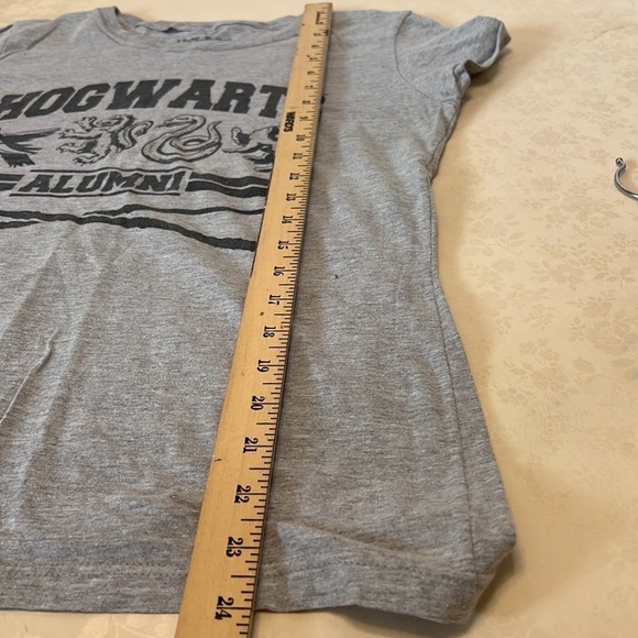 Hogwarts Alumni T-Shirt Gray Junior Size XL - Picture 4 of 4